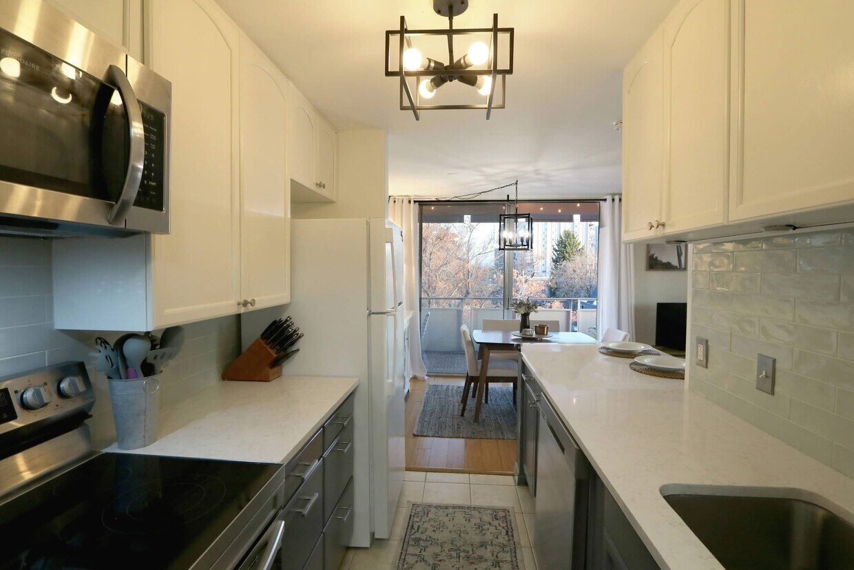 Primary Photo - 937 N Clarkson St