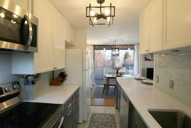 Building Photo - 937 N Clarkson St