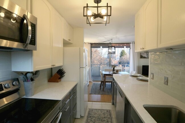 Building Photo - 937 N Clarkson St