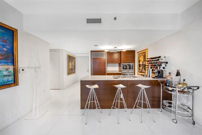 Building Photo - 475 Brickell Ave