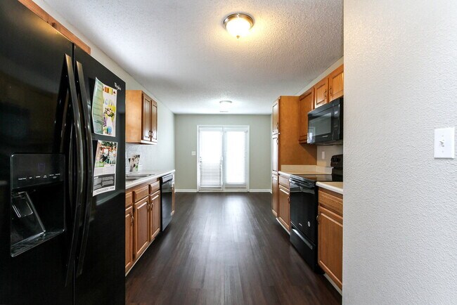 Foto del edificio - 652 Locust Grove Ln