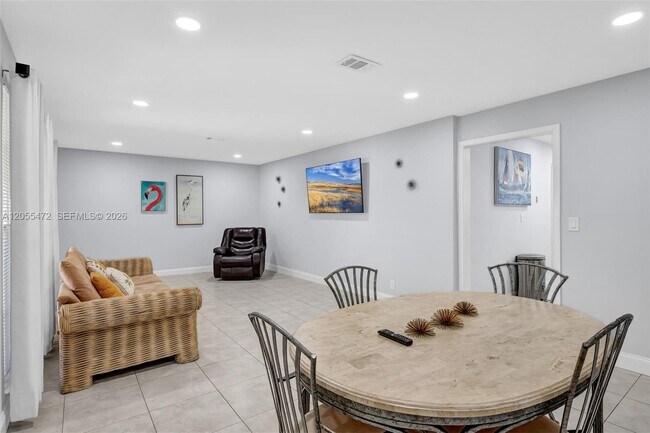 Foto del edificio - 2160 NE 56th St