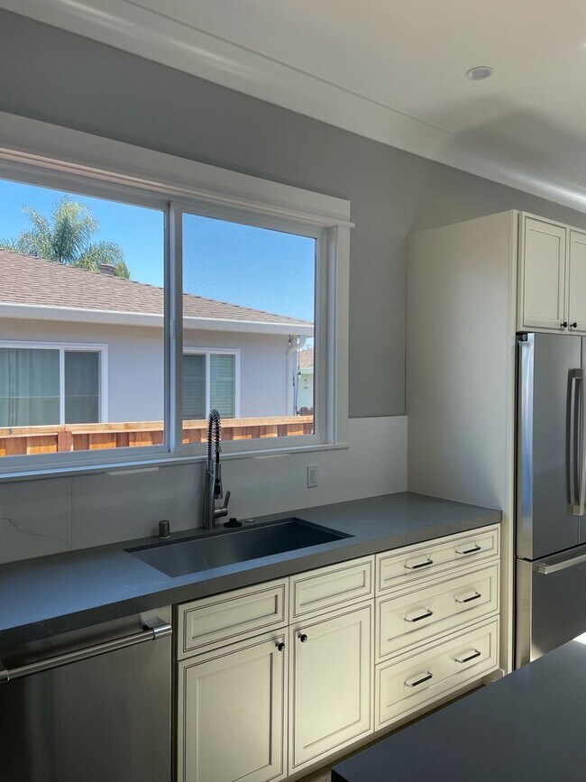 Foto del edificio - SUNNYVALE - Brand New Construction. 4 Bed 3 Full Bath in Quiet Sunnyvale Neighborhood.