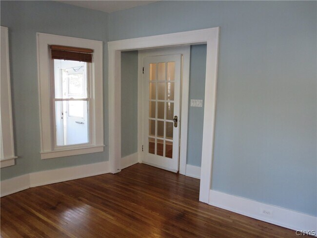 Building Photo - 126 Shotwell Park