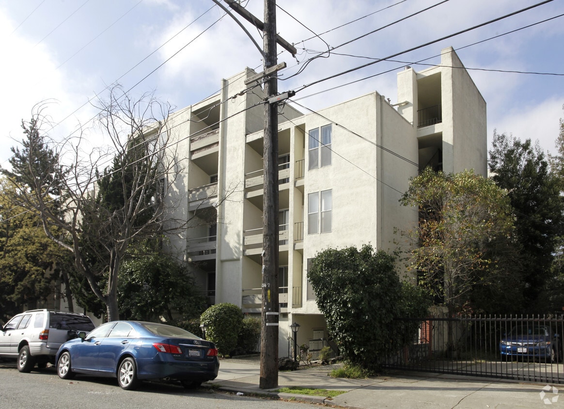 Primary Photo - Bellevue Apartments