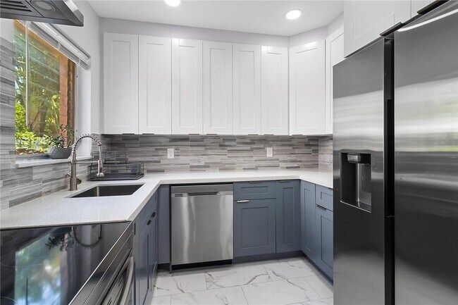 Foto del edificio - 811 SW 26th Ct