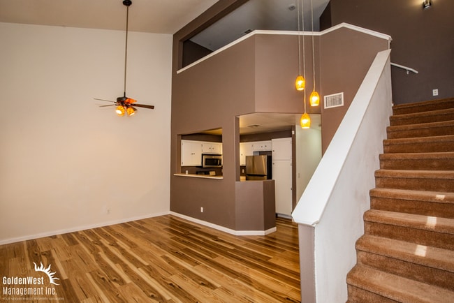 Building Photo - Beautifully Maintained 2Bdm 2Ba Townhome i...