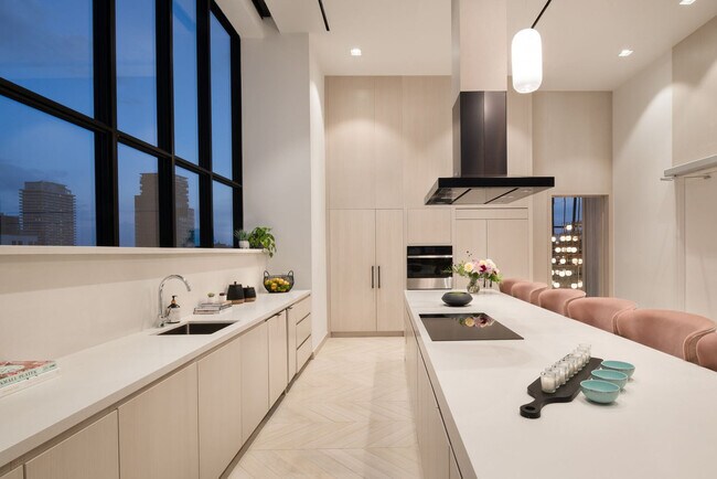 Building Photo - 200 Redpath Ave