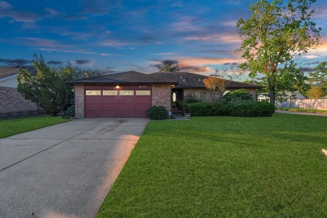 Building Photo - 403 Westwood Dr