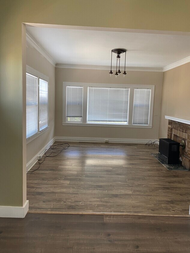Living Room - 731 35th St