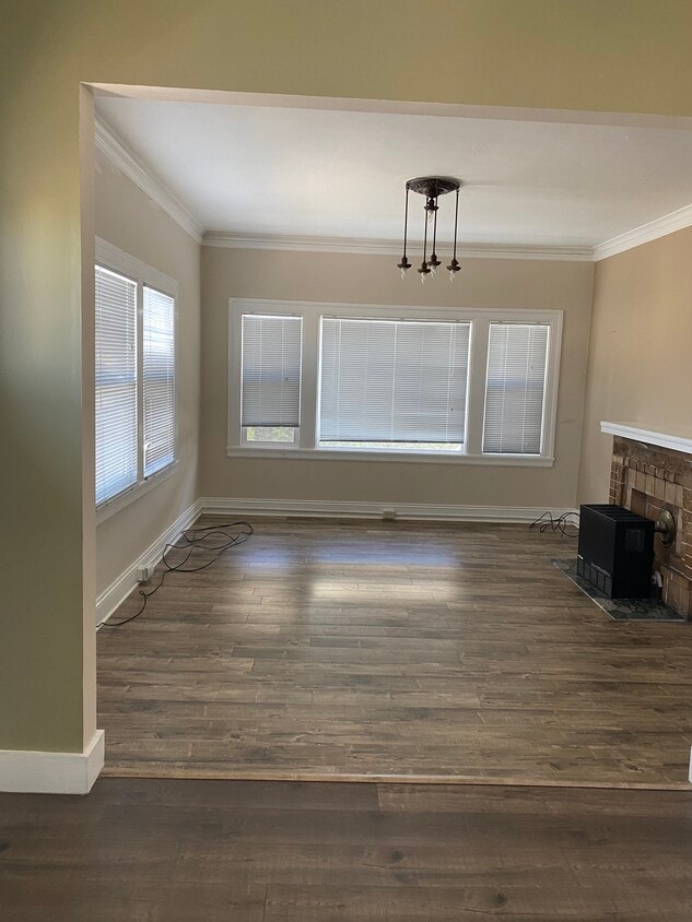 Living Room - 731 35th St