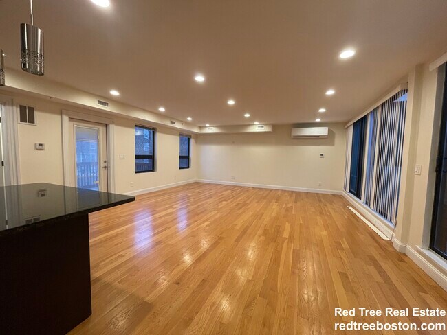 Foto del edificio - 1616 Beacon St