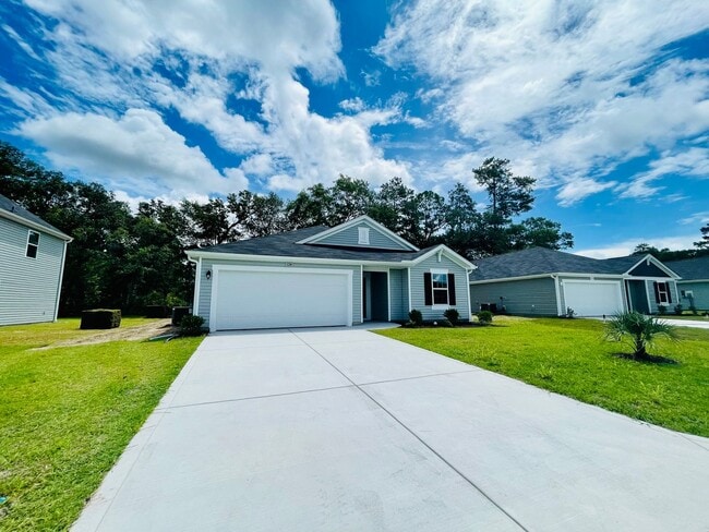Building Photo - Gorgeous 4bed/3bath home w/ Fenced Yard in...