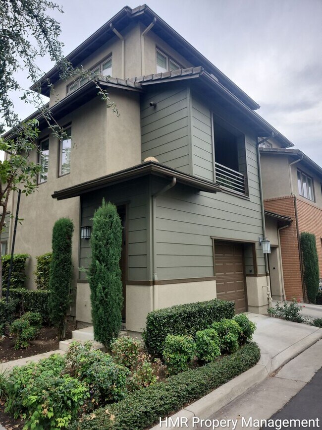 Building Photo - 12377 Hollyhock Dr