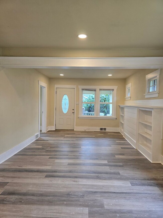 Foto del edificio - 2 Bedroom Duplex with Basement & 2-Car Garage