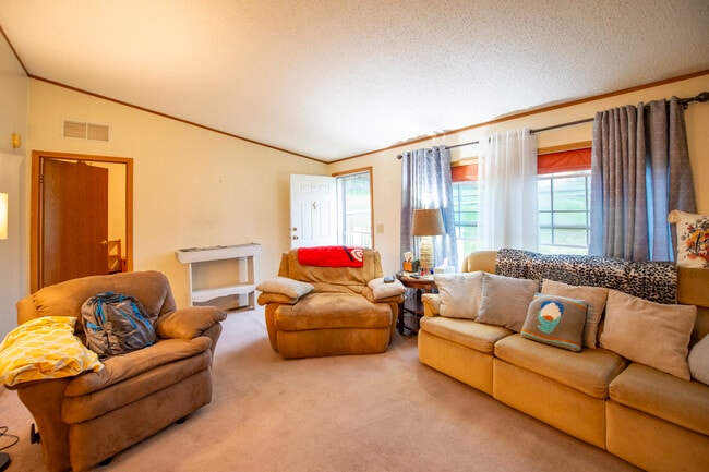 Foto del edificio - 42890 Gibson Rd