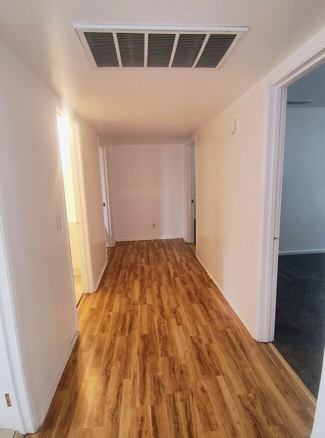 Foto del edificio - 11058 Jones St