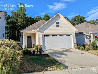 Building Photo - 421 Live Oak Dr