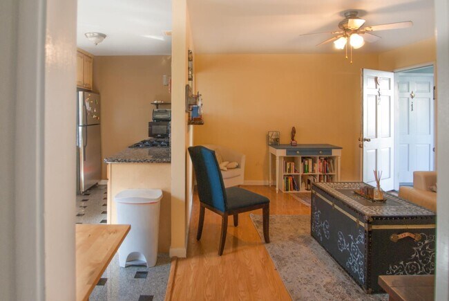 Building Photo - 1208 Capuchino Ave
