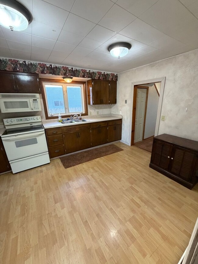 Foto del edificio - Available Now 3 Bedroom 1 Bath Home on Park Point