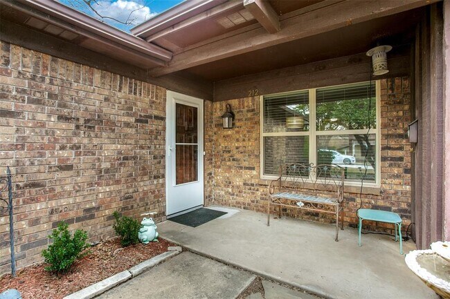 Foto del edificio - 212 E Worth St