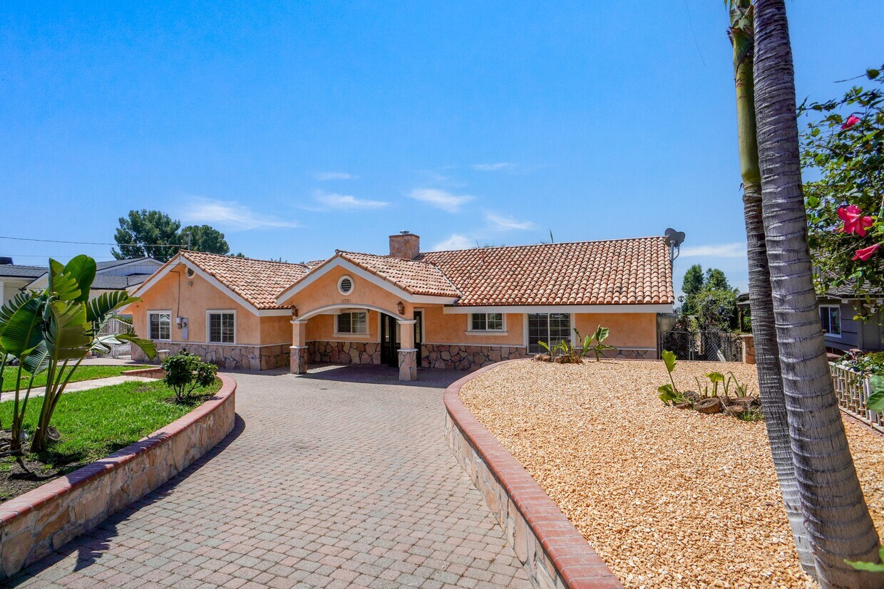 Foto principal - 13721 Woodcock Ave
