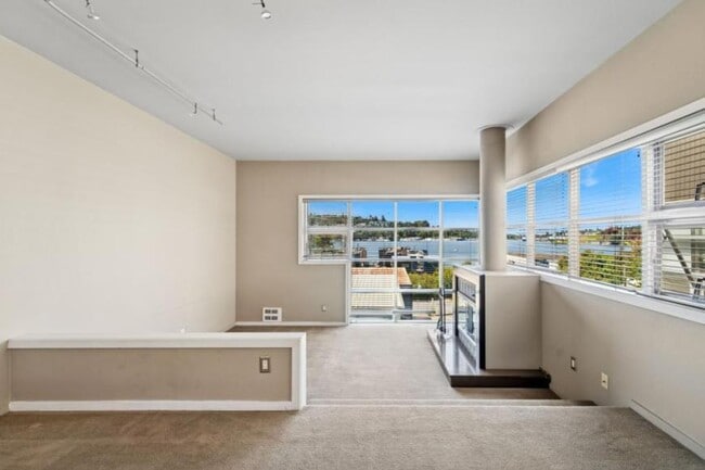 Building Photo - 2 bedroom in Seattle WA 98102