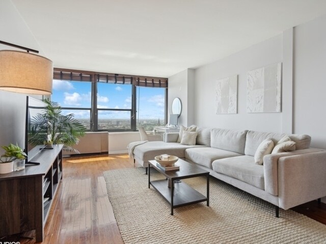 Foto principal - 1560 N Sandburg Ter