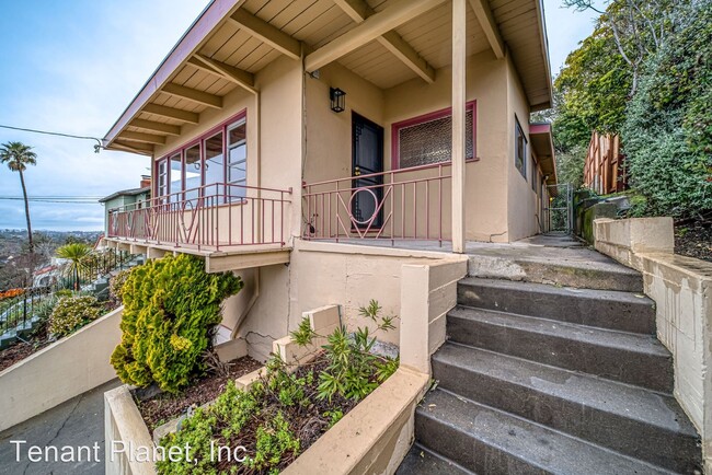 Foto del edificio - 3 br, 2 bath House - 3705 Delmont Ave