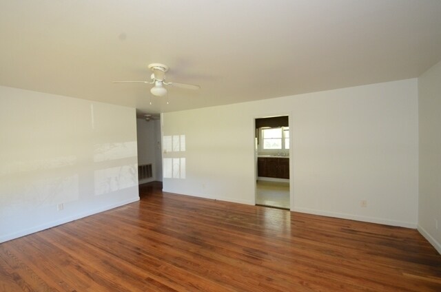 Building Photo - 915 Country Club Rd