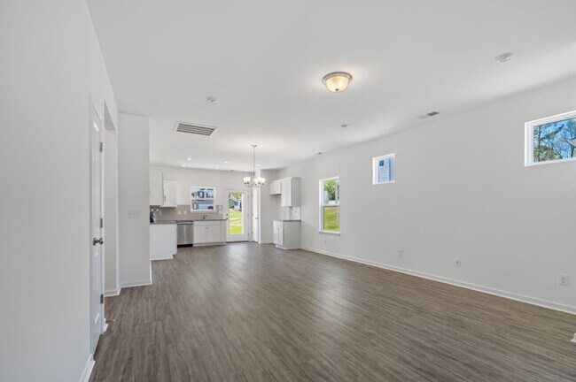 Building Photo - 702 Samuel Dr