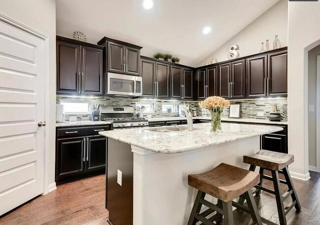 Building Photo - 2405 Muzzie Ln