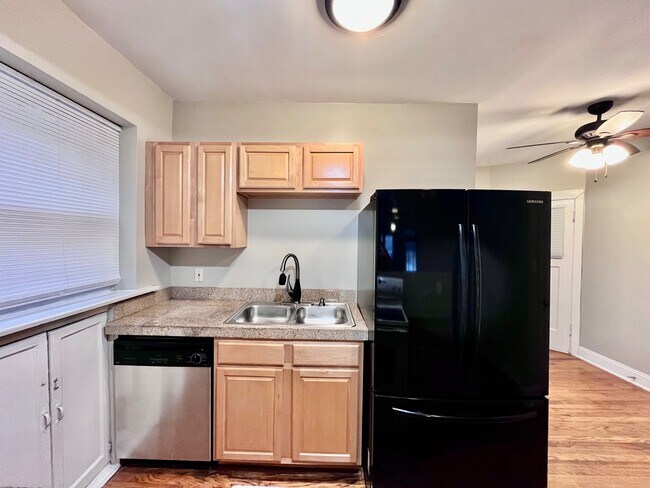 Foto del edificio - 1535 McCausland Ave