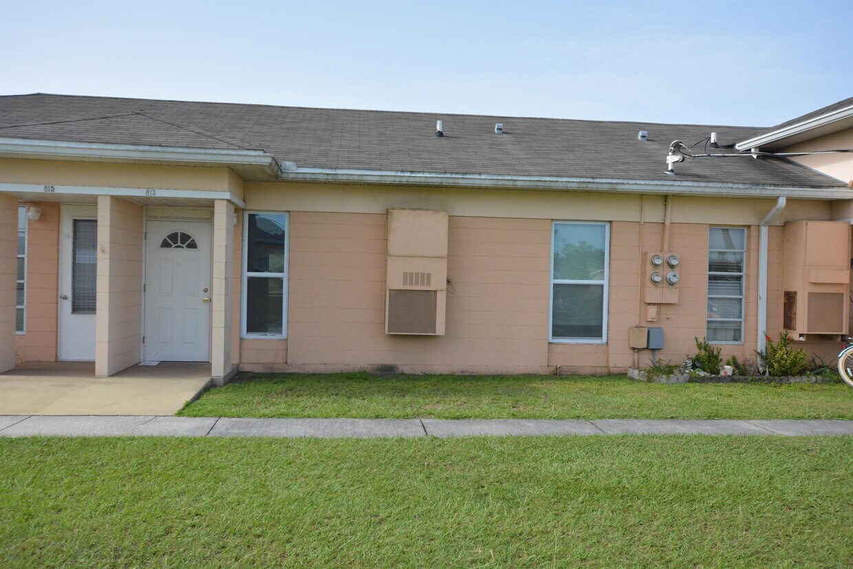 Primary Photo - 813 Club Cir