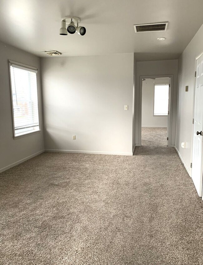 Building Photo - 1460 Lincoln Way E