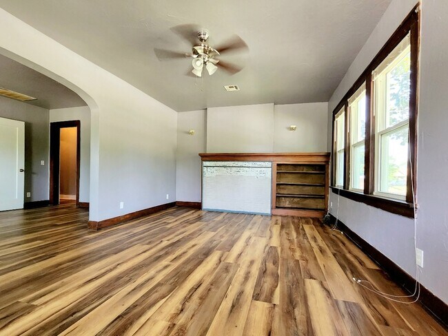 Foto del edificio - 3125 N Shartel Ave
