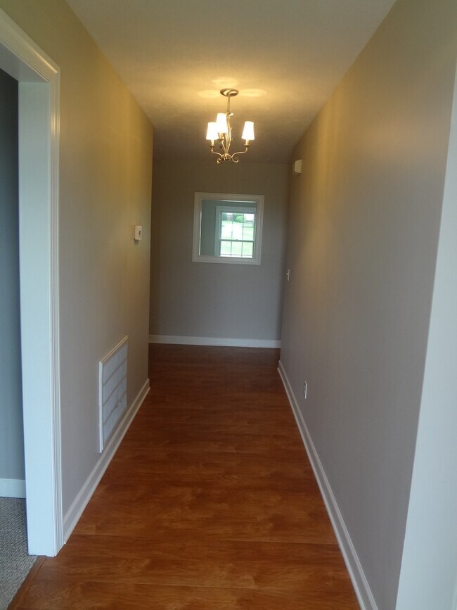 Building Photo - Spacious Detached Home in Great Location a...