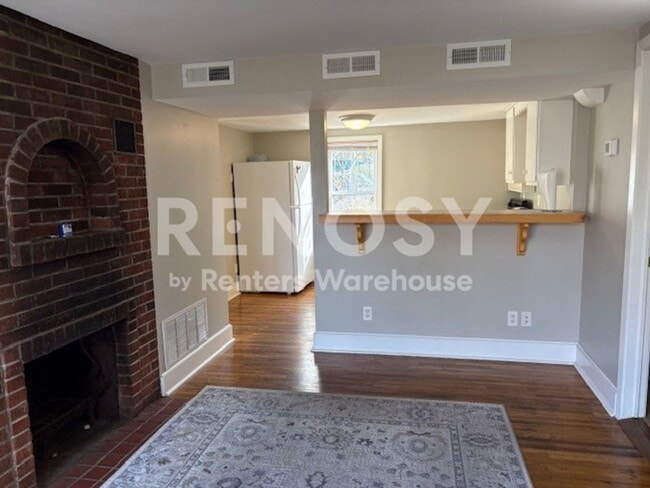 Building Photo - 305 1st Ave S