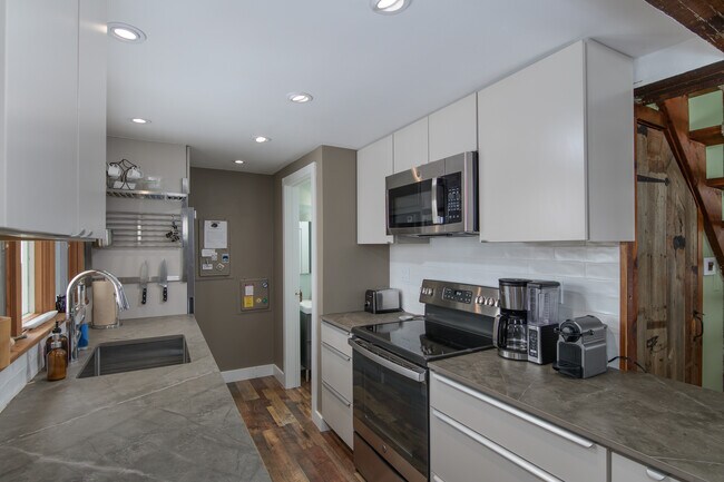 Foto del edificio - 38 Snow Rd