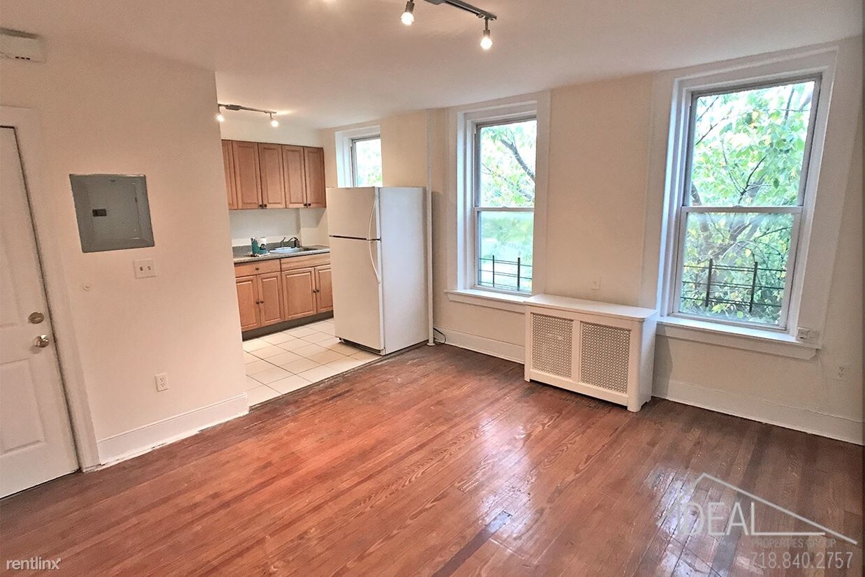 Primary Photo - 263 3rd Ave