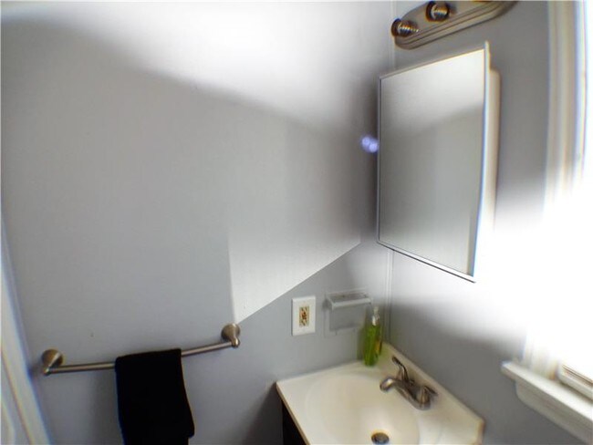 Foto del edificio - 707 W 32nd St