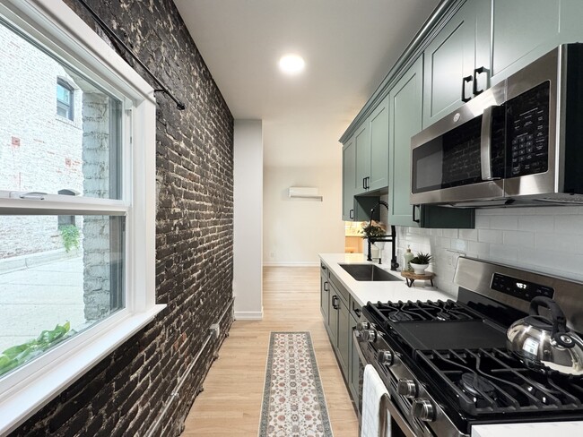 Building Photo - 1 month FREE on select units! Live Bright at The Ansley!