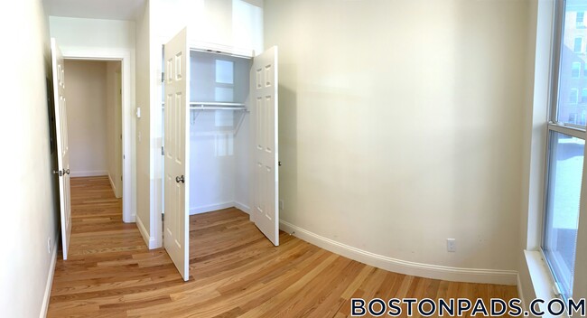 Building Photo - 379 Harvard St