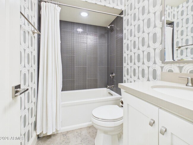 Building Photo - 4816 N Woodmere Fairway