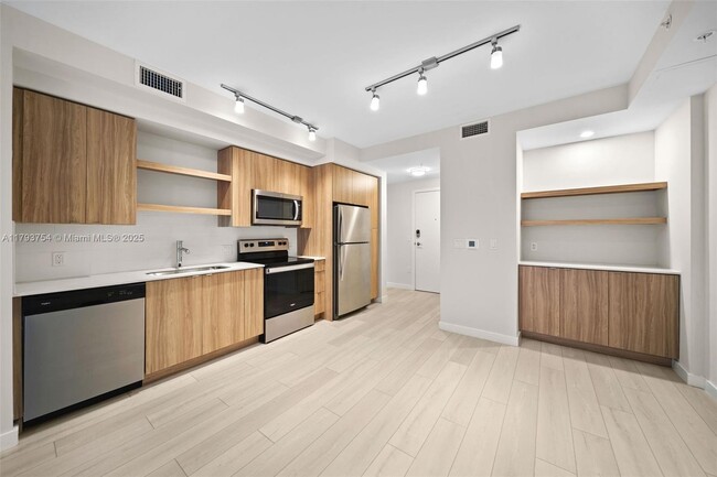 Foto del edificio - 555 NE 8th St