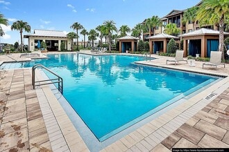 Building Photo - 2423 Areca Palm Dr