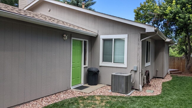 Building Photo - 2049 Kent Ct