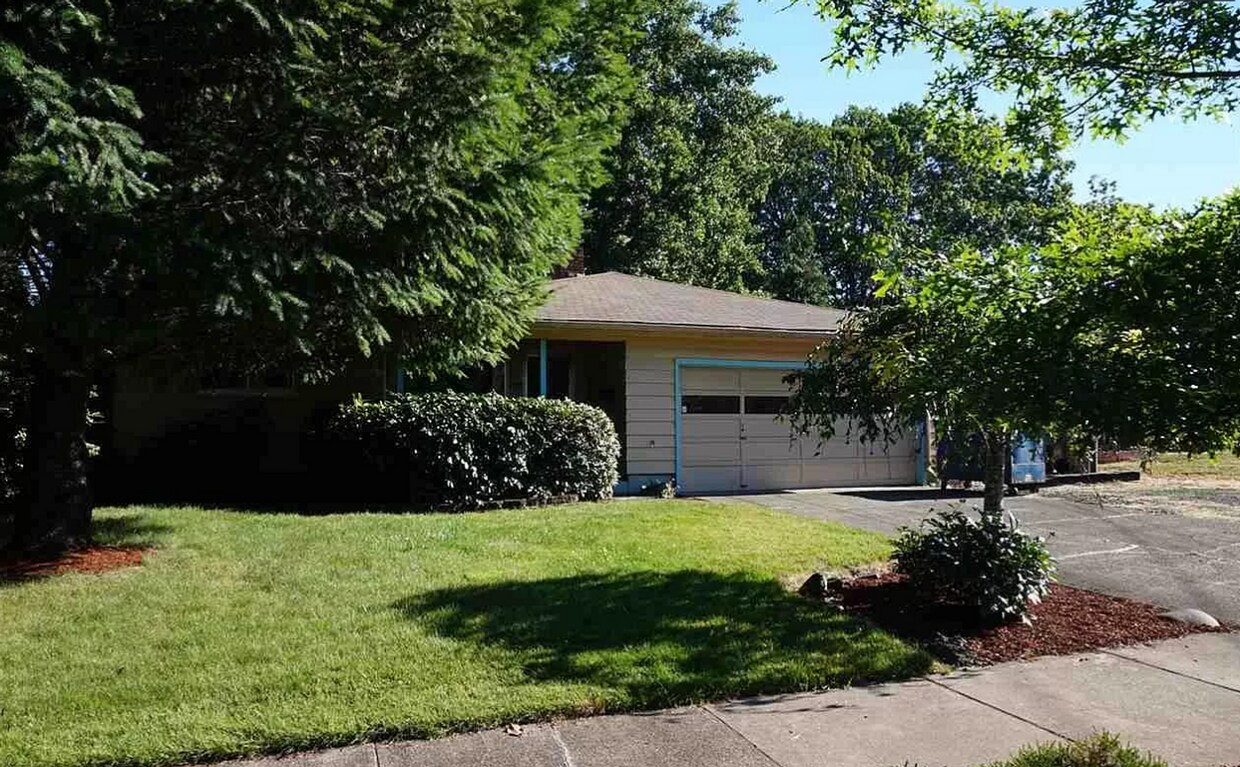 Primary Photo - Charming NW Corvallis Gem: Find Comfort & ...