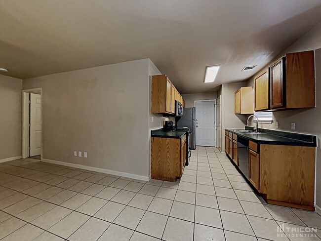 Foto del edificio - 9722 Spruce Ridge Dr