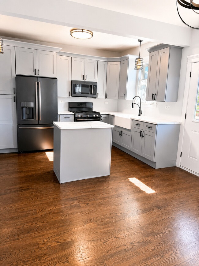 Building Photo - 3509 S Mozart St
